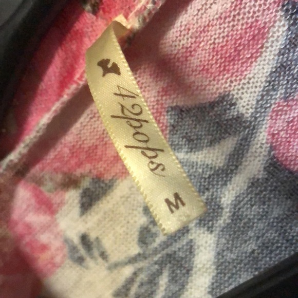 #1613, 42Pops Floral long sleeve Cardigan Med - Picture 2 of 3